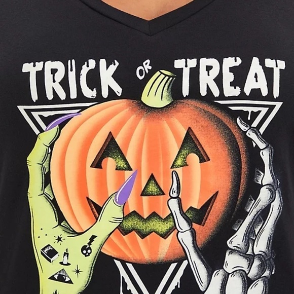 NWT Torrid Trick Or Treat Graphic Halloween V Neck Tee - Picture 3 of 5